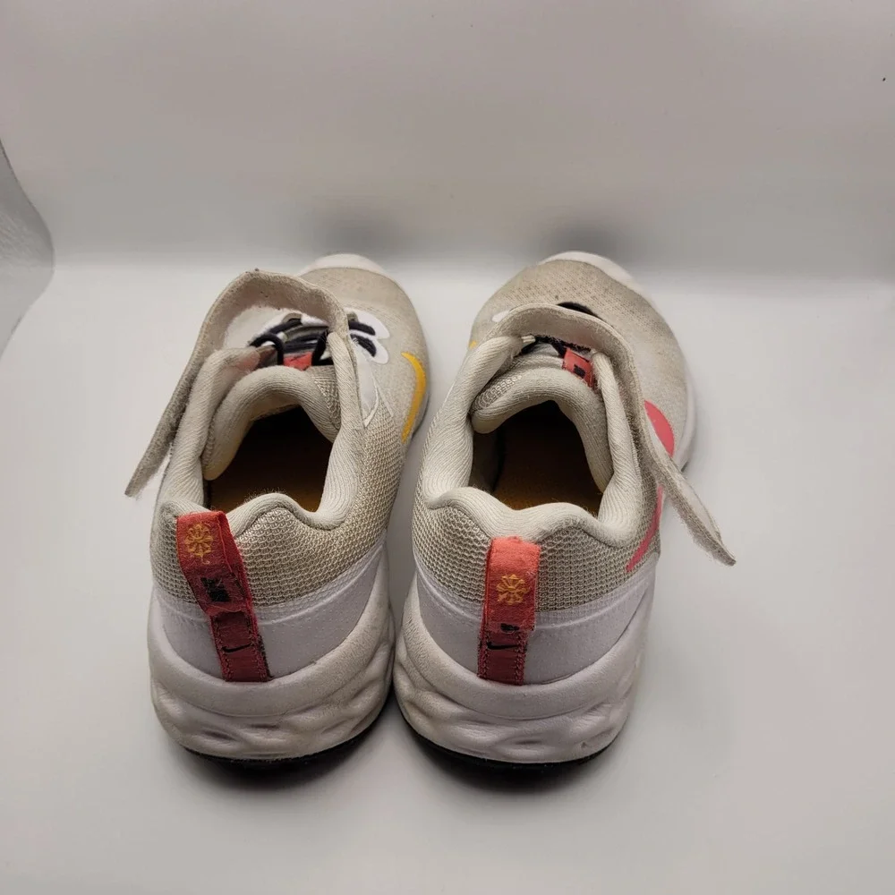 Nike Revolution 6 Next Nature Kids Running Shoes DD1095-101 Size 2Y White Pink